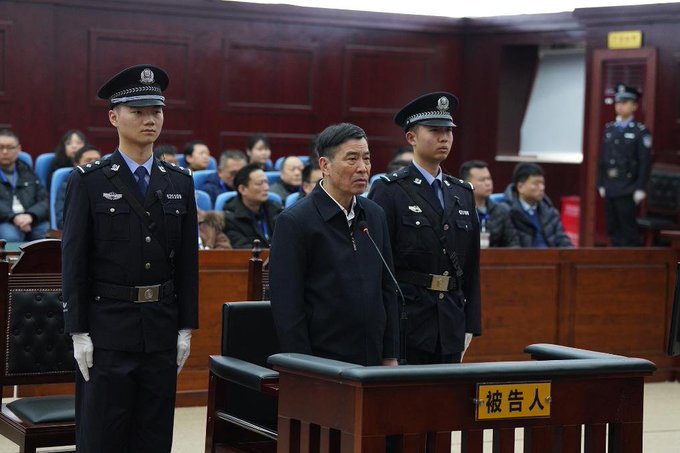 Ryshfete, Kina burg të përjetëshëm për ish presidentin e futbollit
