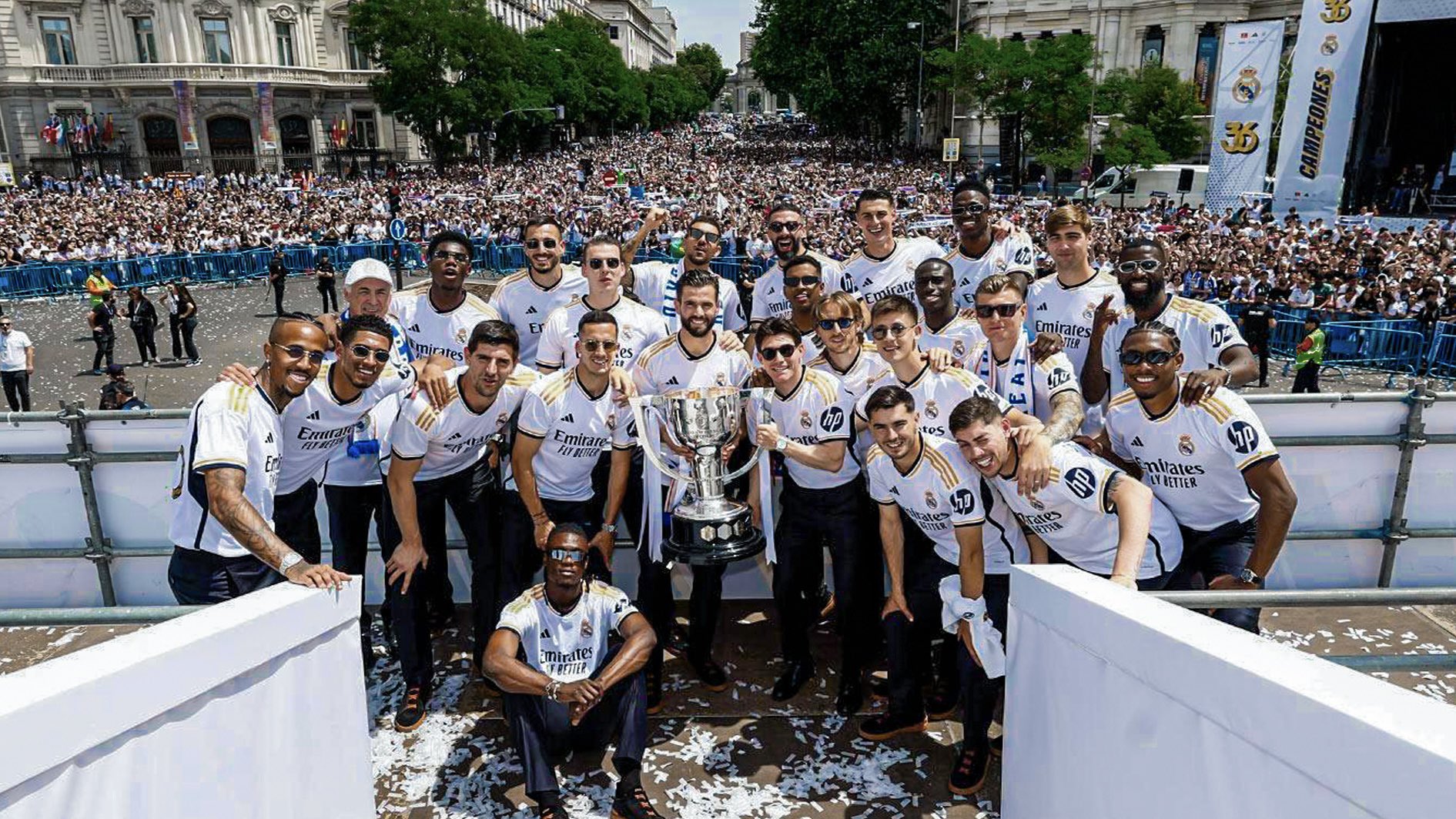 Dyndje në Madrid, Reali feston titullin (36) në Cibeles