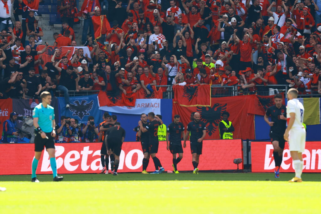 UEFA gjobit sërish FSHF-në për incidentet e shkaktuara nga tifozët në Kroaci -Shqipëri