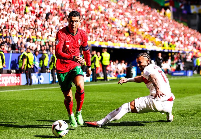 Fiton Portugalia, Ronaldo thyen një tjetër rekord