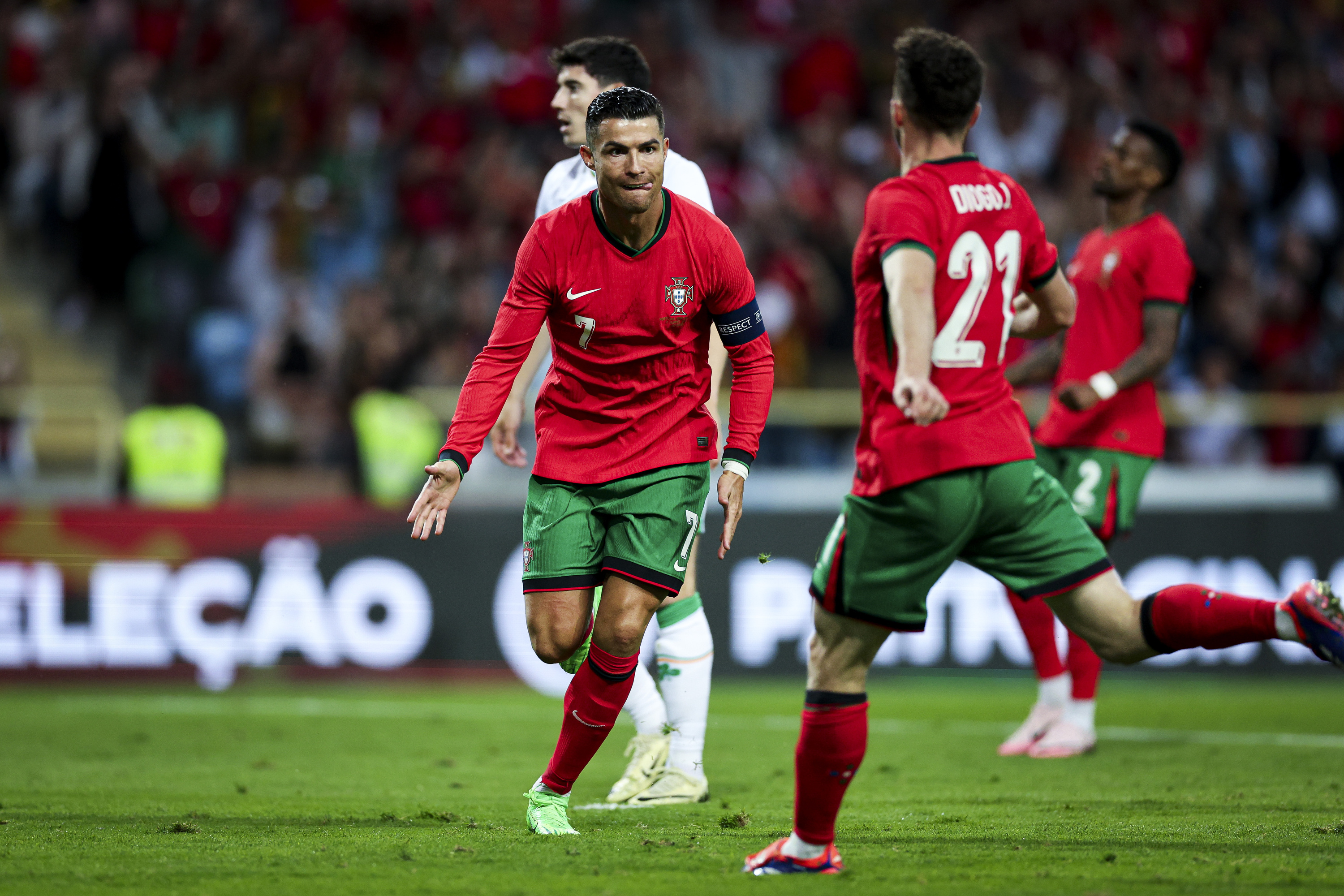 Ronaldo fluturon me rekorde, sot i 130-ti me luzitanët