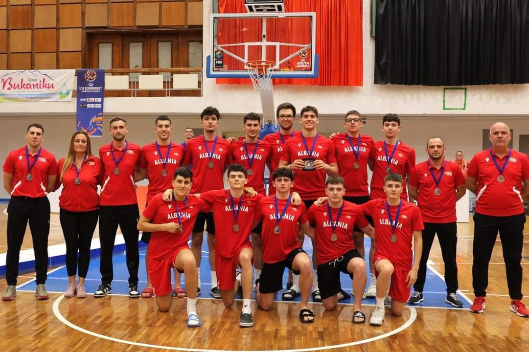 Fiton Azerbajxhani, Shqipëria e treta në basketbollin U18