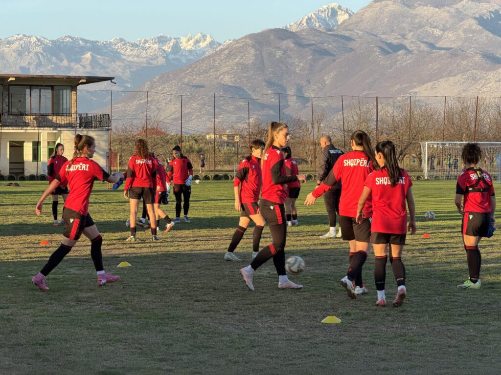 femra kuqezi komb;tare a