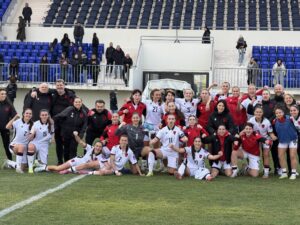 shqipëri Femra kuqezi 26